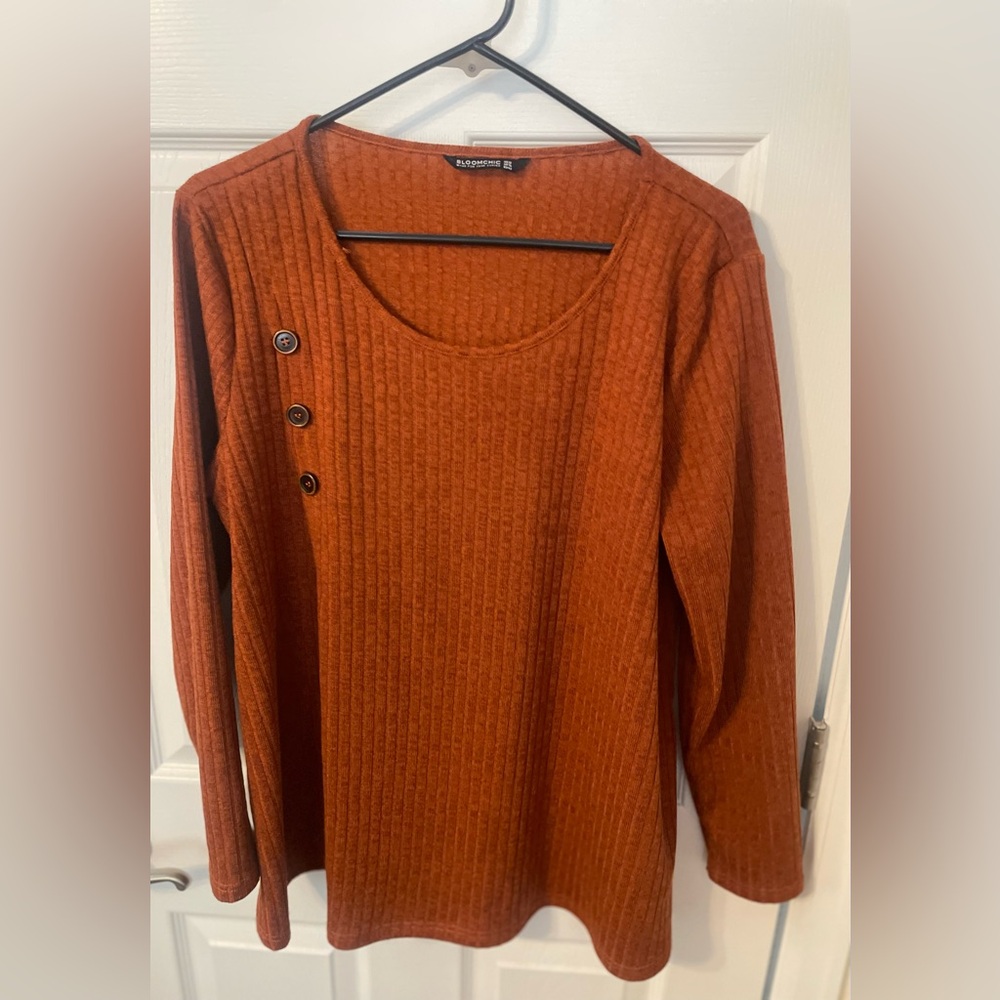 Round Neck Button Detail Ribbed Knit Sweater - Picture 4 of 8